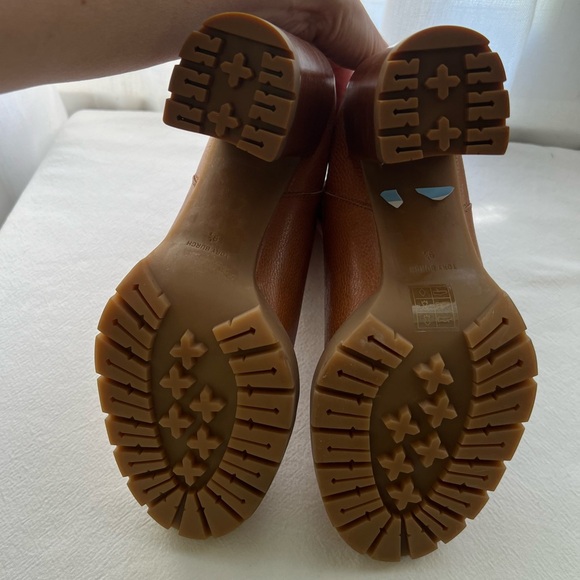 Tory Burch Chelsea 70mm Lug Sole Bootie in Camel - Picture 11 of 11
